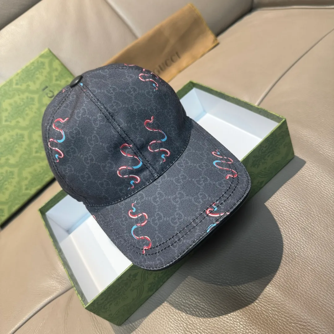 p90., Gucci Gucci’s new original baseball cap, limited edition for the Year of the Snake, crazy snake double G jacquard, 1:1 mold opening and customization at the counter, perfect anti-pattern, original canvas fabric, light and breathable! Basic head circumference 56cm, adjustable.