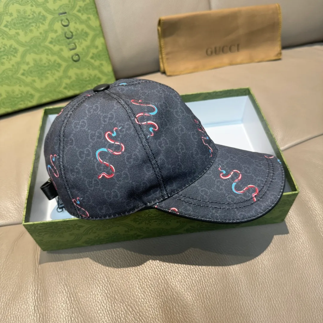 p90., Gucci Gucci’s new original baseball cap, limited edition for the Year of the Snake, crazy snake double G jacquard, 1:1 mold opening and customization at the counter, perfect anti-pattern, original canvas fabric, light and breathable! Basic head circumference 56cm, adjustable.