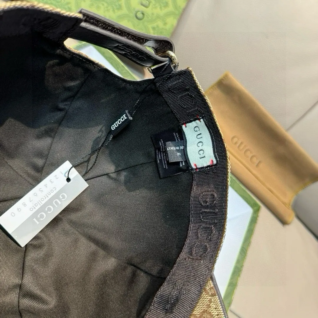 P90 hot-selling full-color NY&Gucci (Gucci) cooperation baseball cap, the latest model at the counter, NY embroidery, 1:1 mold customization, original breathable sail fabric + first-layer cowhide, perfect details, original quality, exclusive physical shooting, suitable for men and women.  , four colors are in stock at the counter!