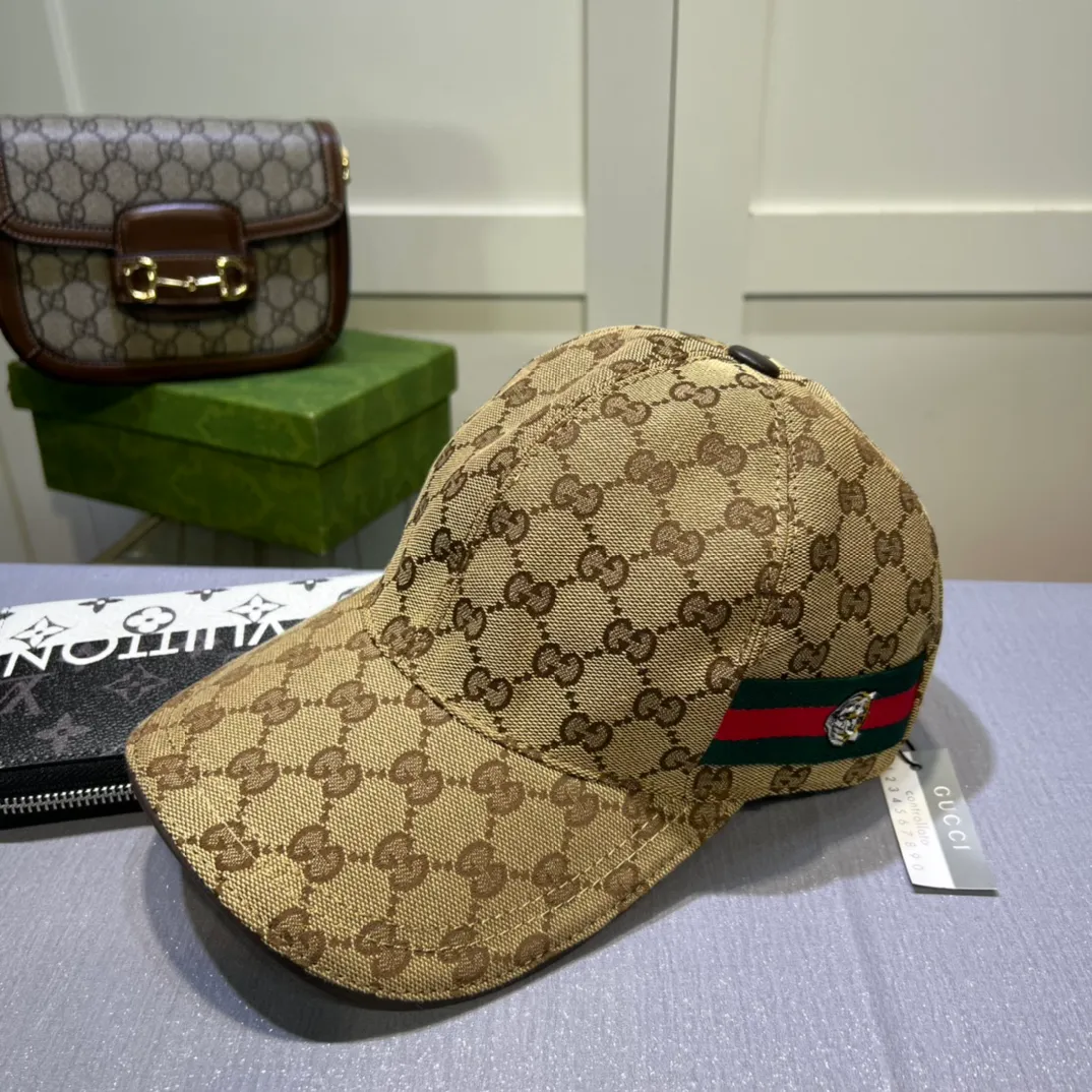 P90💰10,000-year-old classic model shipped! Gucci (Gucci) classic original baseball cap 😍😍Customized at the 1:1 counter mold, the highest version, original canvas + first layer of cowhide, pure cotton lining, light and breathable! Photographed in real life, suitable for men and women in all seasons, basic head circumference 56cm, adjustable patches.