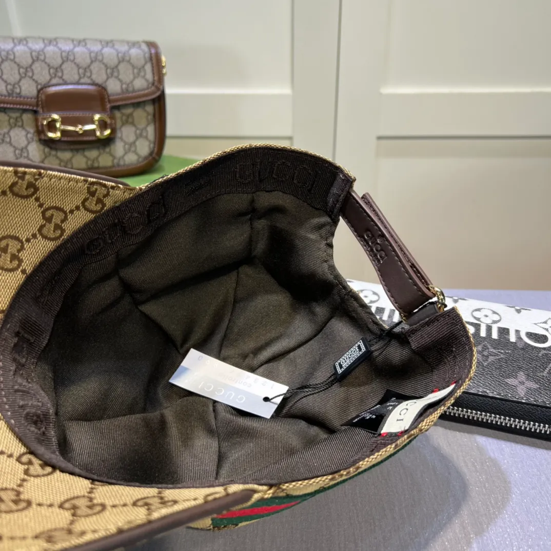 P90💰10,000-year-old classic model shipped! Gucci (Gucci) classic original baseball cap 😍😍Customized at the 1:1 counter mold, the highest version, original canvas + first layer of cowhide, pure cotton lining, light and breathable! Photographed in real life, suitable for men and women in all seasons, basic head circumference 56cm, adjustable patches.