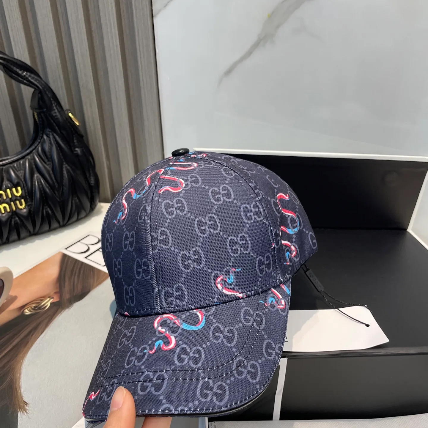 P60 Gucci new original baseball cap 🧢, exquisite and pure, stylish and stylish, cool and fashionable, out of stock at the counter, popular, great quality