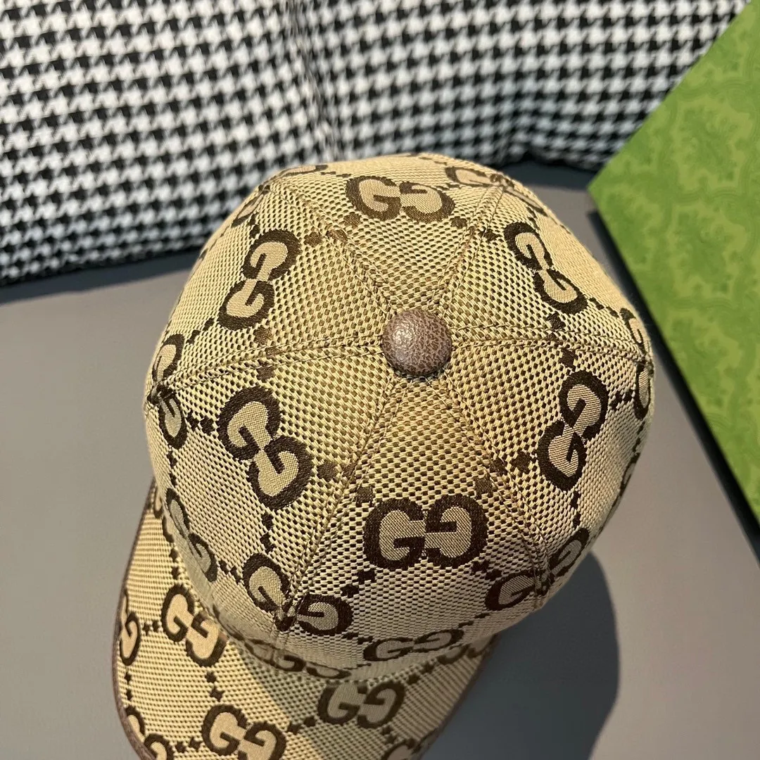 🉐️90, Gucci Gucci's new original baseball cap, large double G, 1:1 mold opening and customization at the counter, perfect pattern, original canvas fabric + first-layer cowhide, light and breathable! The basic head circumference is 56cm, and the patch is adjustable.