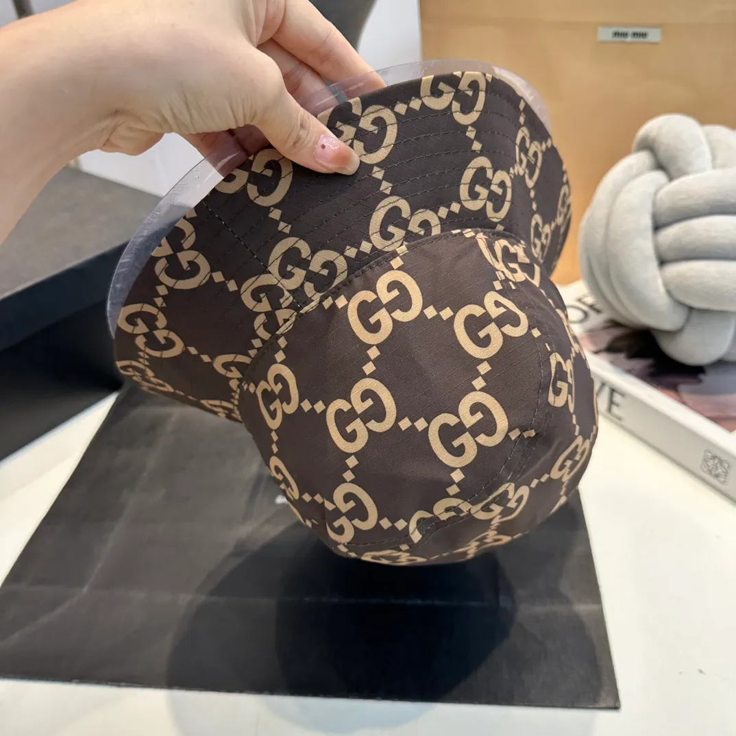 P50 GUCCI bucket hat, a new product from the official website, the original quality of the fisherman hat is very popular 🔥🎩 The craftsmanship is very exquisite, high-end and classy! Low-key luxury, easy to carry! Running volume!