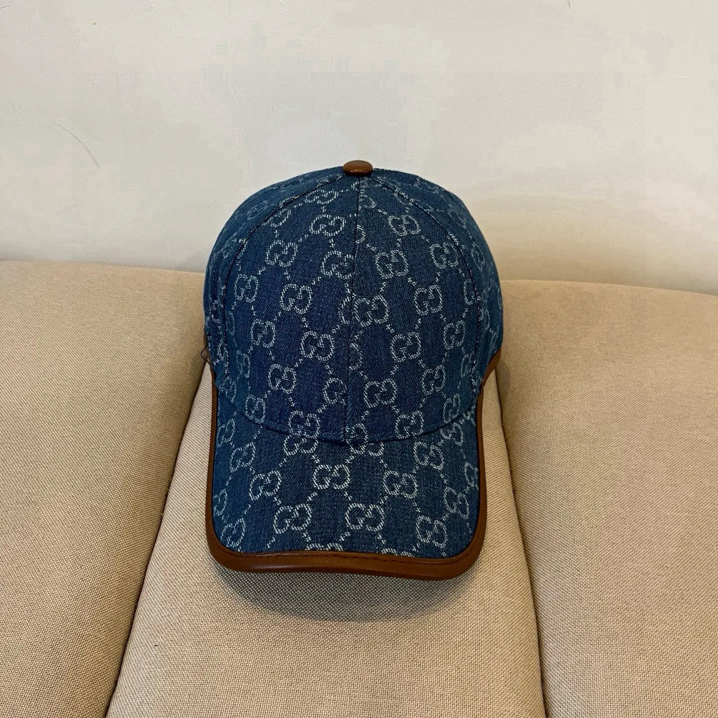P60 Gucci Baseball Cap♥️GUCCI🧢New product from the official website, baseball cap, original quality, very popular 🔥🎩 The craftsmanship is very exquisite, high-end and classy! Low-key luxury, easy to carry! Running volume!