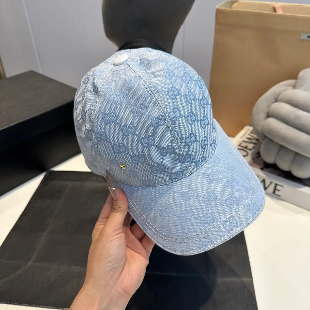 P90 Gucci (Gucci) new original baseball cap, metal small double G, the latest model at the counter, 1:1 mold opening and customization, genuine mold opening hardware, original canvas fabric + first layer of cowhide, original quality! The quality is great, the basic head circumference is 56cm, and the patch is adjustable.