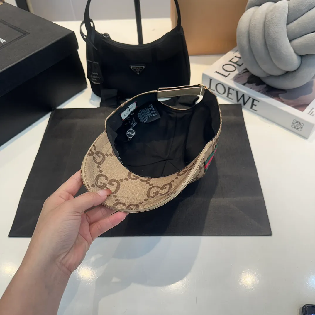 P60 GUCCI 2024 official website baseball cap, original quality is very popular 🔥🎩 The craftsmanship is very exquisite, high-end and classy! Low-key luxury, easy to carry! Running volume!