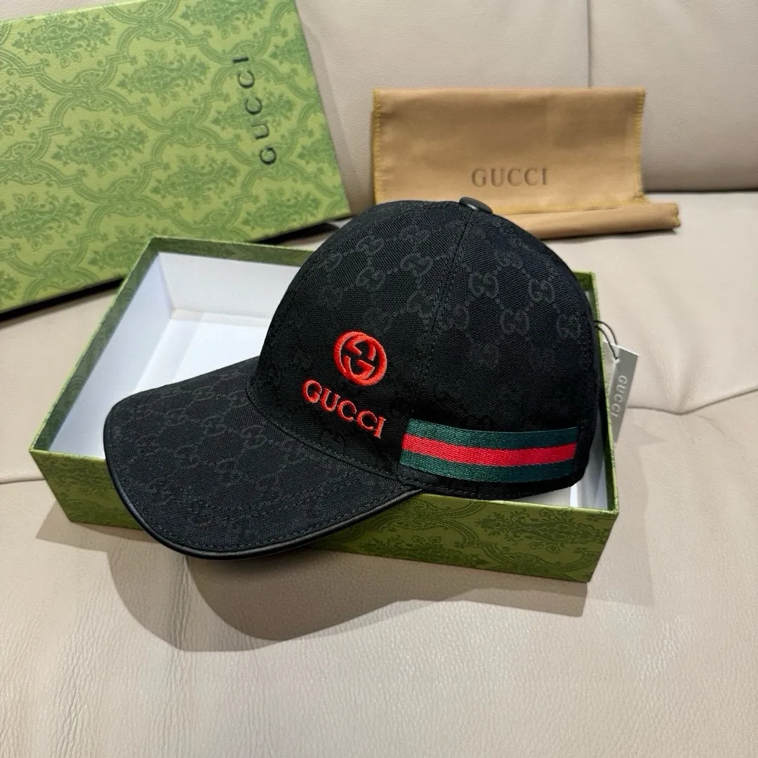 P900,000 classic model shipped! , Gucci (Gucci) classic original baseball cap😍😍gucci small embroidery, 1:1 mold opening and customization at the counter, the highest version, original canvas fabric + first layer of cowhide, pure cotton lining, light and breathable! Photographed in real life, suitable for men and women in all seasons, basic head circumference 56cm, adjustable patches.
