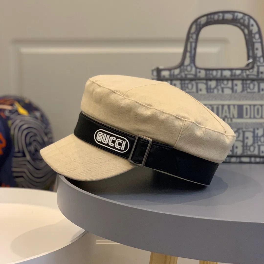 P100 Gucci (Gucci) classic original military cap, full leather splicing, great quality! The top layer of the hat is embossed with cowhide, and the top of the hat is spliced ​​with imported deerskin. The quality is excellent! The basic head circumference is 56cm, the patch is adjustable, the original version is shipped in two colors from the counter, a hot seller!
