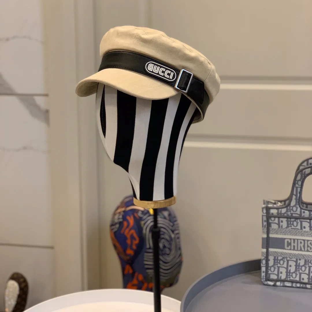 P100 Gucci (Gucci) classic original military cap, full leather splicing, great quality! The top layer of the hat is embossed with cowhide, and the top of the hat is spliced ​​with imported deerskin. The quality is excellent! The basic head circumference is 56cm, the patch is adjustable, the original version is shipped in two colors from the counter, a hot seller!