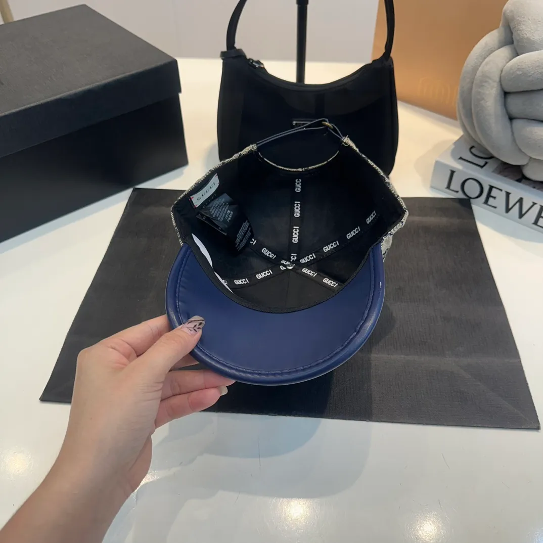 P60 GUCCI Gucci Baseball Cap👒Official website new product Gucci🧢original quality is very popular. The craftsmanship is very exquisite, high-end and classy! Low-key luxury, easy to carry! Running volume