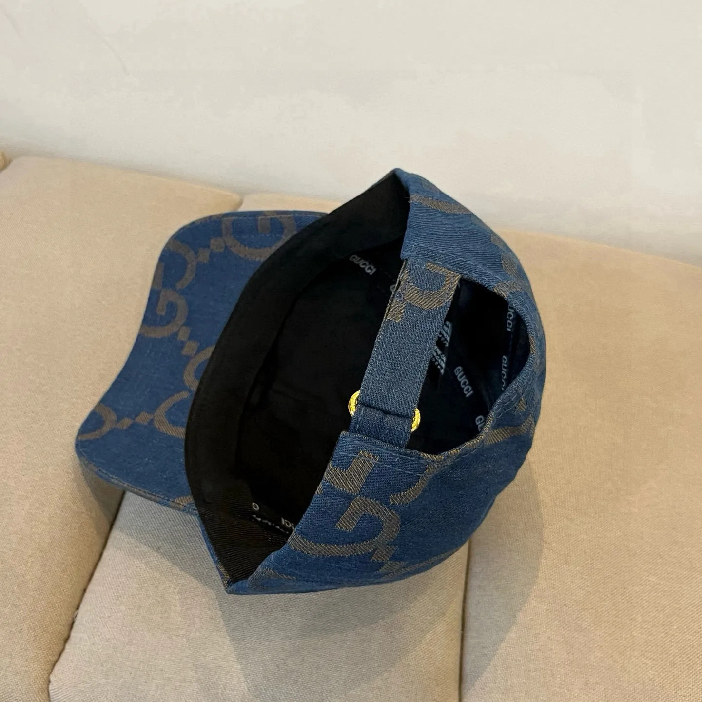 P60 Gucci Baseball Cap♥️GUCCI🧢New product from the official website, baseball cap, original quality, very popular 🔥🎩 The craftsmanship is very exquisite, high-end and classy! Low-key luxury, easy to carry! Running volume!
