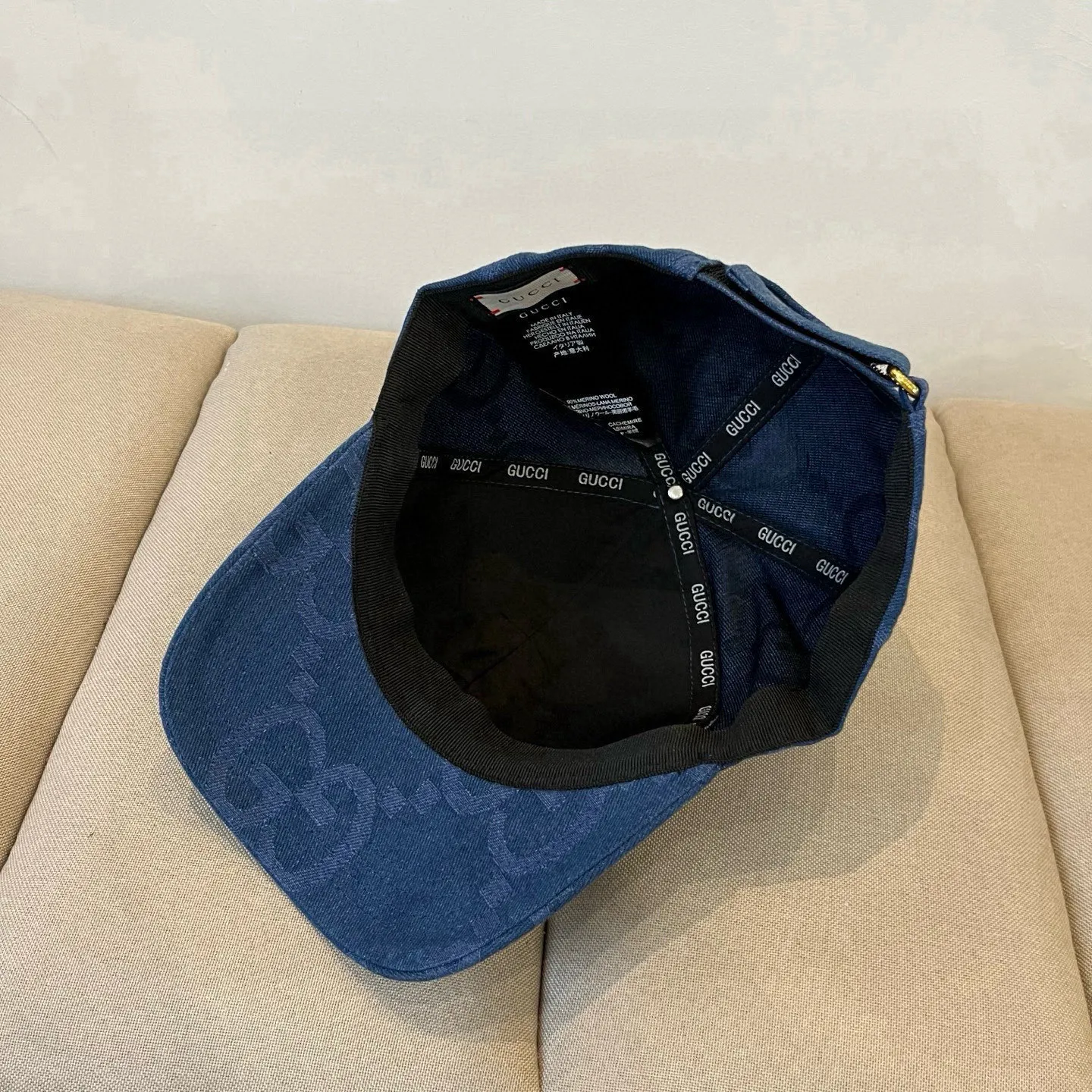 P60 Gucci Baseball Cap♥️GUCCI🧢New product from the official website, baseball cap, original quality, very popular 🔥🎩 The craftsmanship is very exquisite, high-end and classy! Low-key luxury, easy to carry! Running volume!