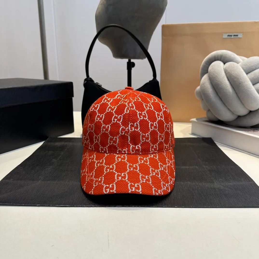 P70 Gucci baseball cap♥️GUCCI🧢New product from the official website, baseball cap, original quality, very popular 🔥🎩 The craftsmanship is very exquisite, high-end and classy! Low-key luxury, easy to carry! Running volume!
