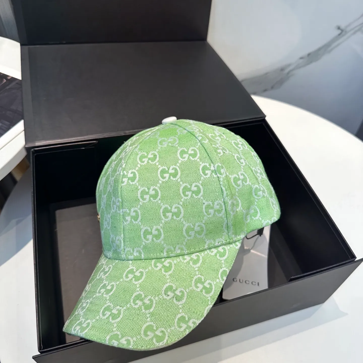 P54 Gucci (Gucci) classic original baseball cap😍Customized with 1:1 mold opening at the counter, the highest version, the original canvas is light and breathable! Photographed in real life, suitable for men and women in all seasons, basic head circumference 56cm, adjustable patches.