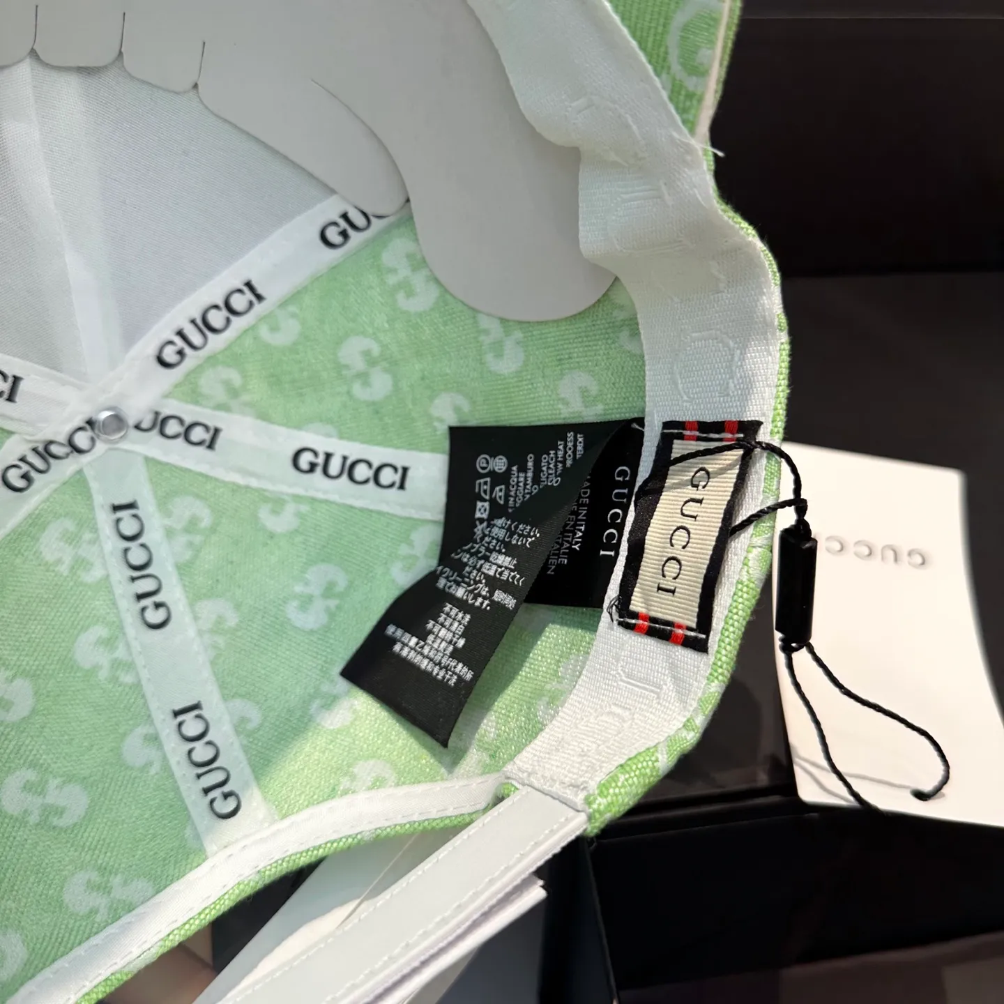 P54 Gucci (Gucci) classic original baseball cap😍Customized with 1:1 mold opening at the counter, the highest version, the original canvas is light and breathable! Photographed in real life, suitable for men and women in all seasons, basic head circumference 56cm, adjustable patches.