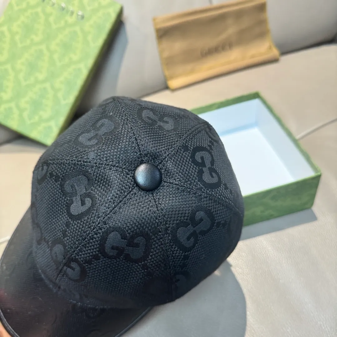 P90, Gucci (Gucci) new original baseball cap, canvas and leather, best-selling model at the counter, 1:1 mold customization, original canvas fabric + first-layer cowhide, fashionable and handsome! The quality is great, the basic head circumference is 56cm, and the patch is adjustable.