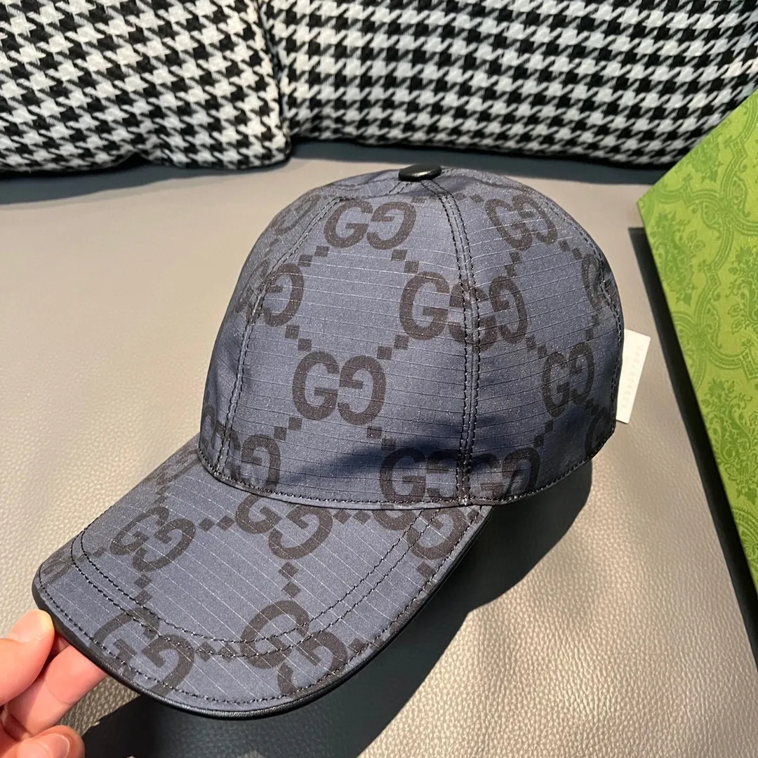 🉐️90 new models shipped from the official website, Gucci's latest original baseball cap, large double G, 1:1 mold customization at the counter, perfect pattern, original canvas fabric + first-layer cowhide, light and breathable! The basic head circumference is 56cm, and the patch is adjustable.