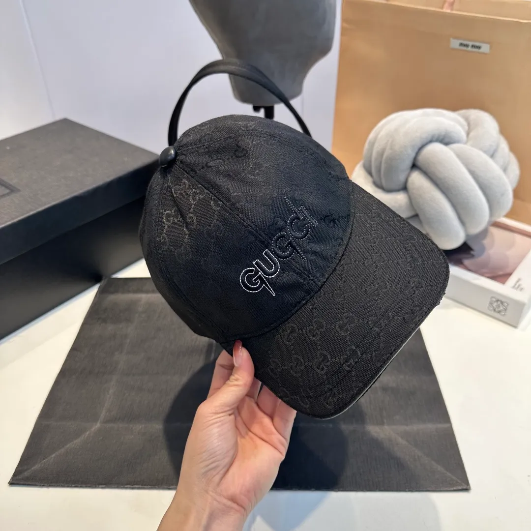 P60 Gucci (Gucci) classic original baseball cap😍Customized with 1:1 mold opening at the counter, the highest version, the original canvas is light and breathable! Photographed in real life, suitable for men and women in all seasons, basic head circumference 56cm, adjustable patches.