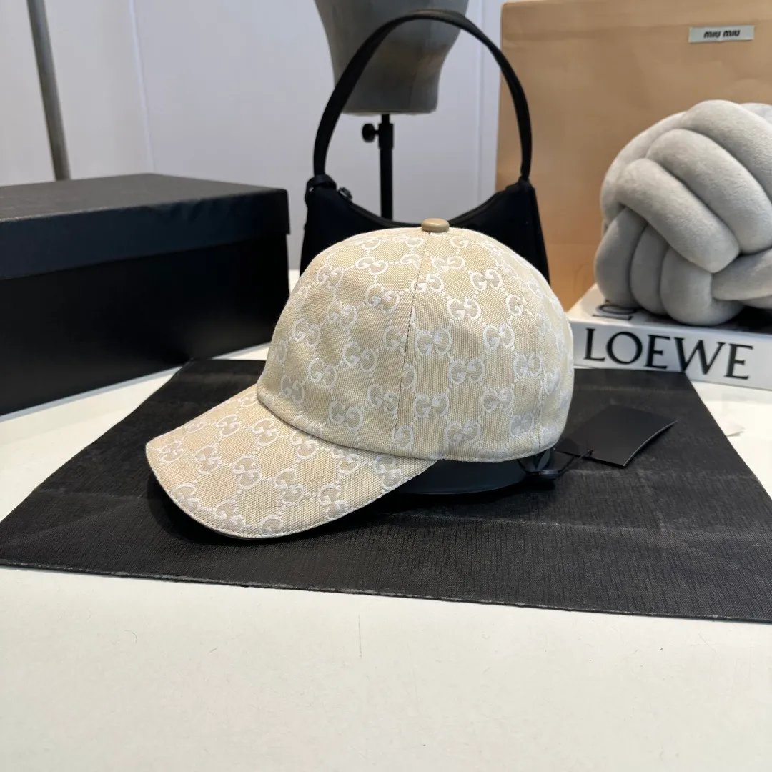 P60 Gucci Baseball Cap♥️GUCCI🧢New product from the official website, baseball cap, original quality, very popular 🔥🎩 The craftsmanship is very exquisite, high-end and classy! Low-key luxury, easy to carry! Running volume!