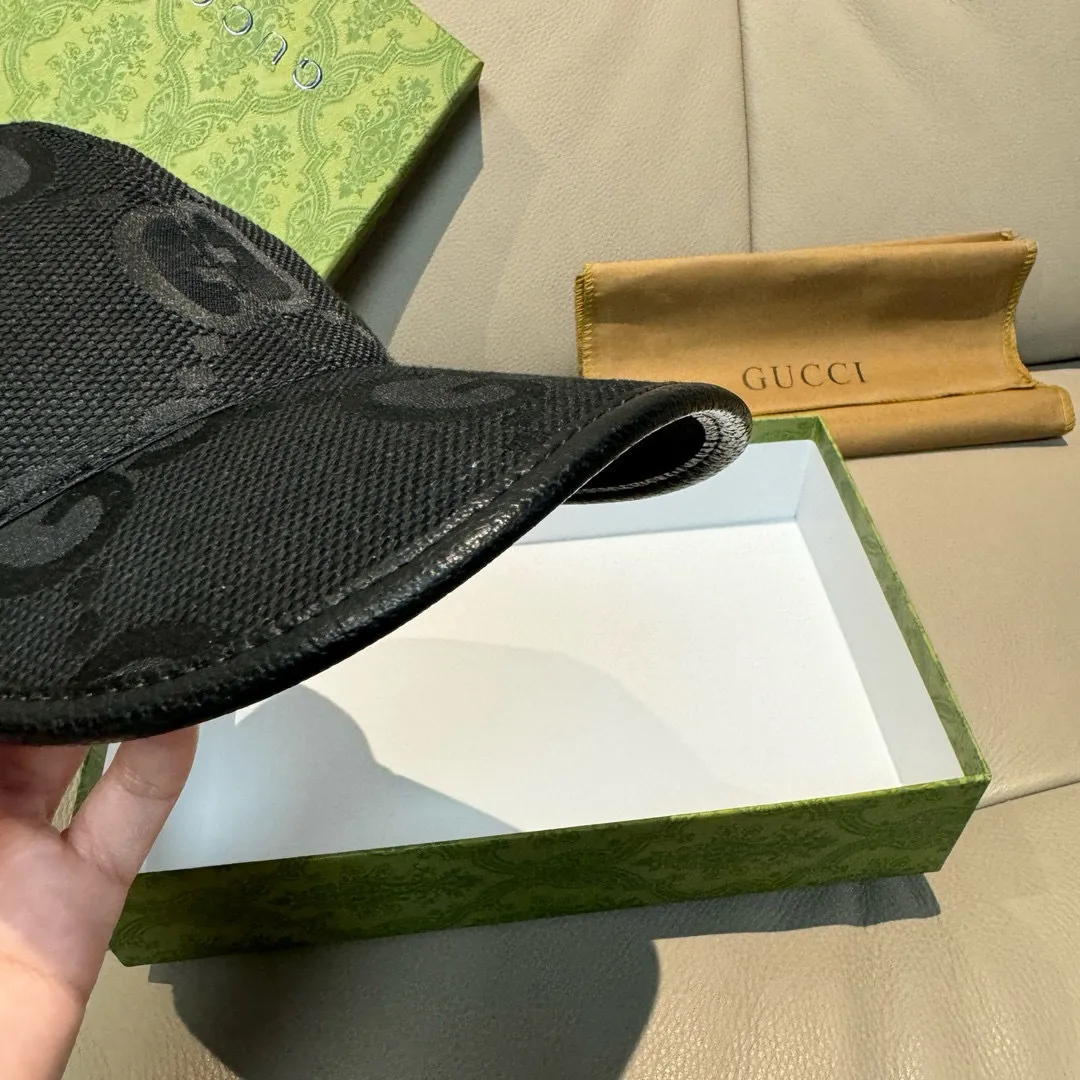 p90., Gucci Gucci's new original baseball cap, large double G, 1:1 mold opening and customization at the counter, original canvas fabric + first-layer cowhide, light and breathable! The basic head circumference is 56cm, and the patch is adjustable.
