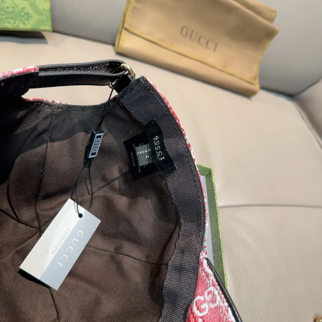 p90, Gucci (Gucci) new original baseball cap, gradient candy double G, 1:1 mold opening and customization at the counter! Original denim fabric + first-layer cowhide, light and breathable! Actual photo, suitable for men and women, basic head circumference 56cm, adjustable patch.