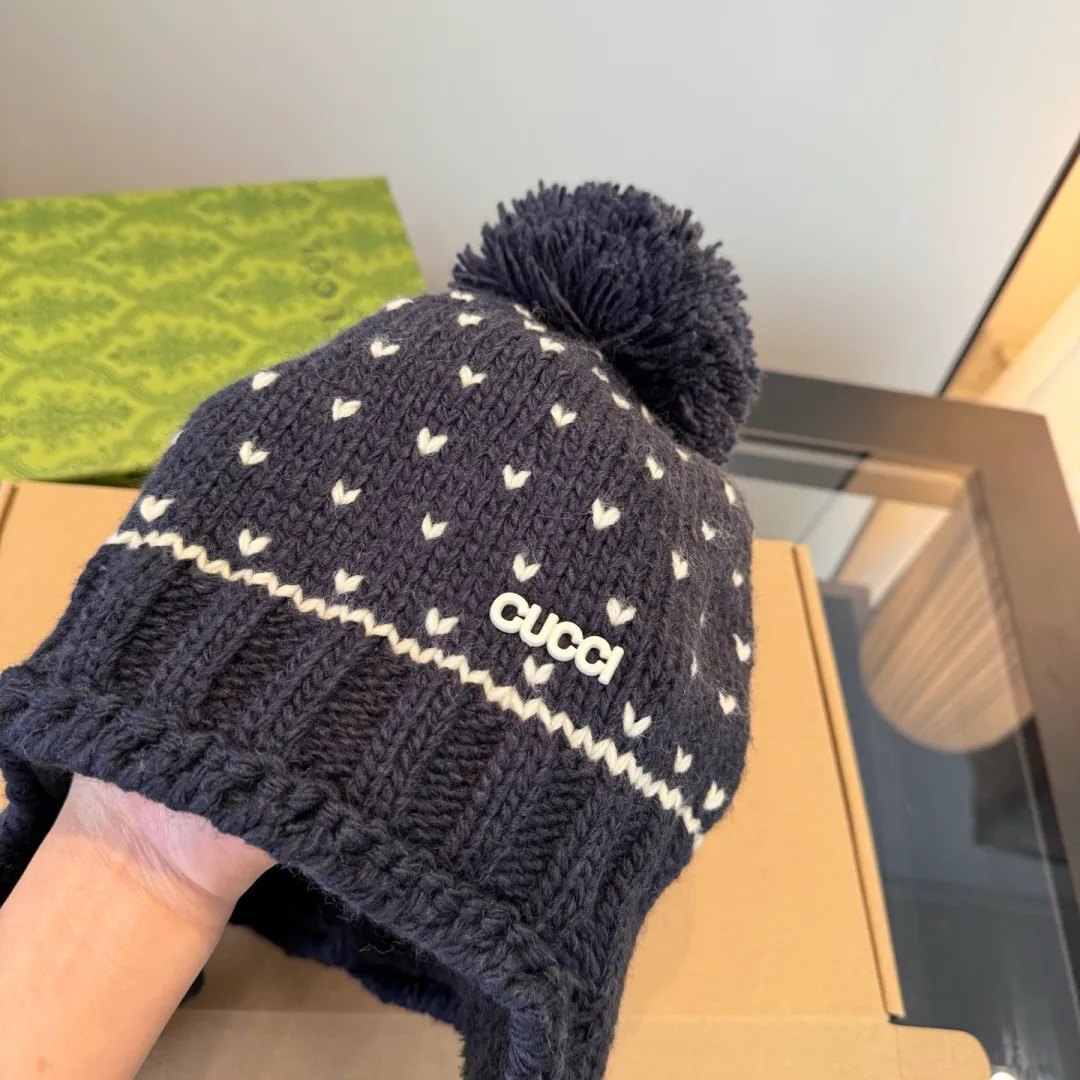 💰100¥ Gucci new knitted ear protection hat, head circumference 57cm