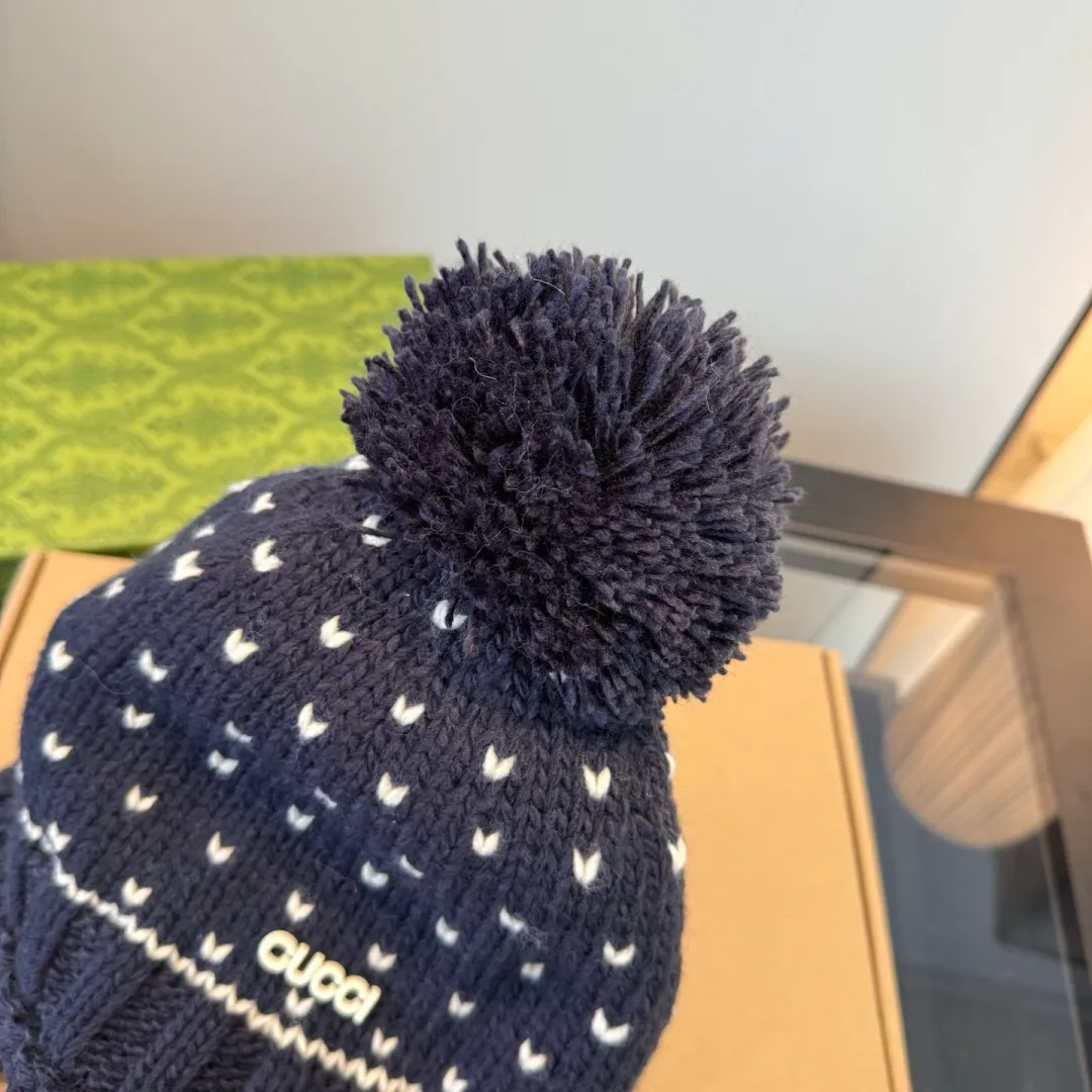 💰100¥ Gucci new knitted ear protection hat, head circumference 57cm
