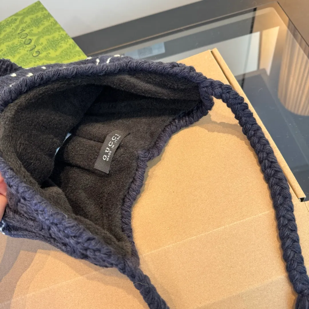💰100¥ Gucci new knitted ear protection hat, head circumference 57cm