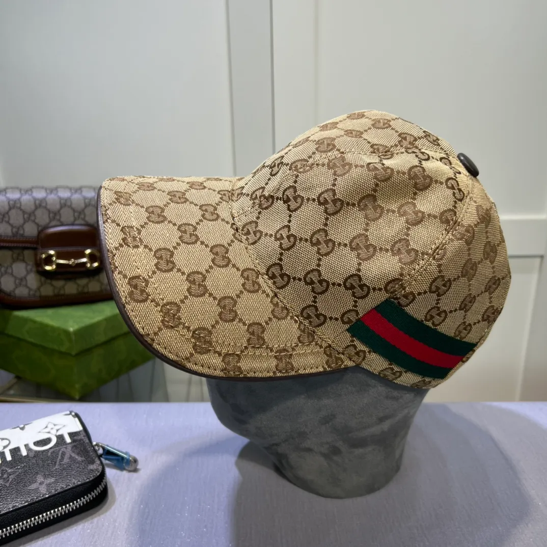 p90💰10,000-year-old classic model is shipped! Gucci (Gucci) classic original baseball cap 😍😍Customized at the 1:1 counter mold, the highest version, original canvas + first layer of cowhide, pure cotton lining, light and breathable! Photographed in real life, suitable for men and women in all seasons, basic head circumference 56cm, adjustable patches.