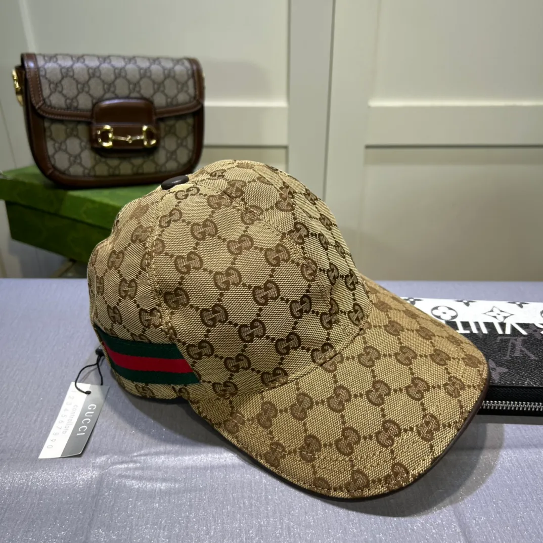 p90💰10,000-year-old classic model is shipped! Gucci (Gucci) classic original baseball cap 😍😍Customized at the 1:1 counter mold, the highest version, original canvas + first layer of cowhide, pure cotton lining, light and breathable! Photographed in real life, suitable for men and women in all seasons, basic head circumference 56cm, adjustable patches.