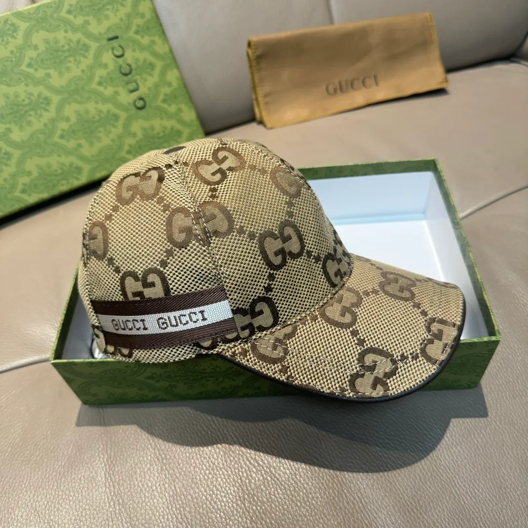 p90., Gucci Gucci’s new original baseball cap, large double G, 1:1 mold opening and customization at the counter, perfect matching pattern, original canvas fabric + first-layer cowhide, light and breathable! The basic head circumference is 56cm, and the patch is adjustable.
