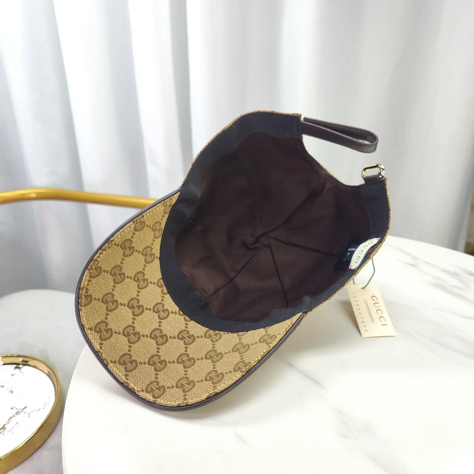 p 45 GUCCI --Big Hardware High Edition Original Baseball Cap