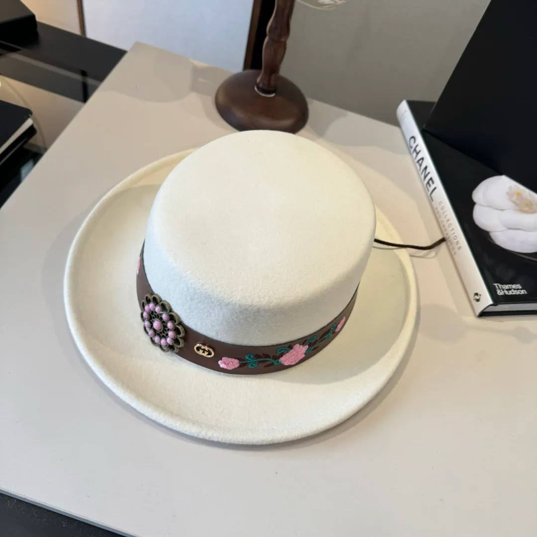 💰210¥ White Gucci new wool top hat, flat top hat, 100% wool fabric 🦙%, head circumference 57cm