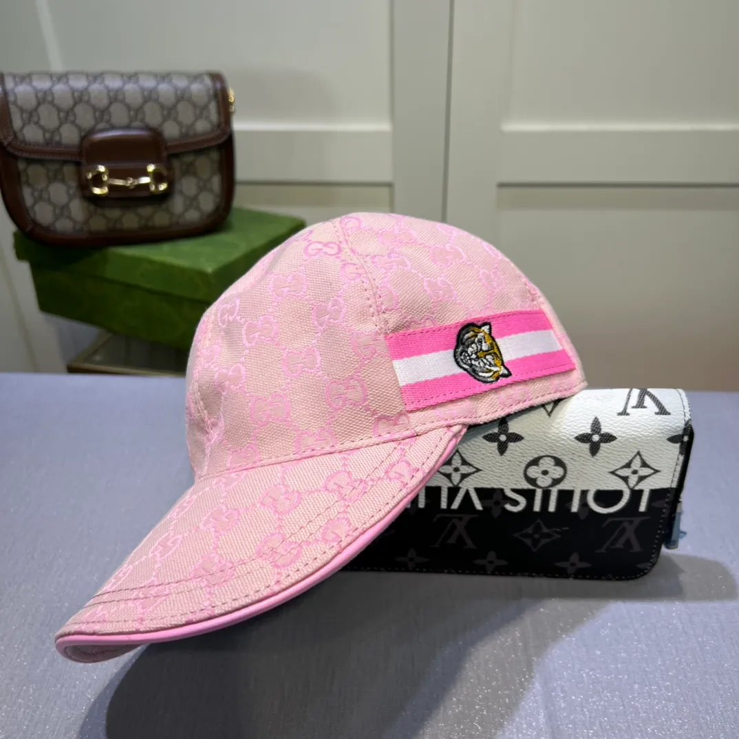 P80💰10,000-year-old classic model shipped! Gucci (Gucci) classic original baseball cap 😍😍Customized at the 1:1 counter mold, the highest version, original canvas + first layer of cowhide, pure cotton lining, light and breathable! Photographed in real life, suitable for men and women in all seasons, basic head circumference 56cm, adjustable patches.
