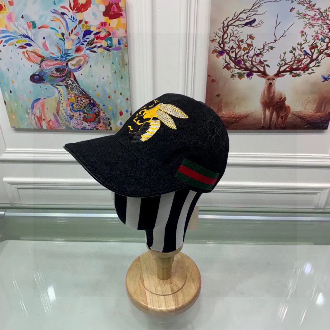 🉐120., Gucci (Gucci) new original baseball cap, big bee embroidery, 1:1 mold customization, heavy embroidery, details comparable to counters, original canvas + first-layer cowhide, pure cotton lining, great quality! The first choice for handsome men and beautiful women, fashionable and versatile. Basic head circumference 56, adjustable patch