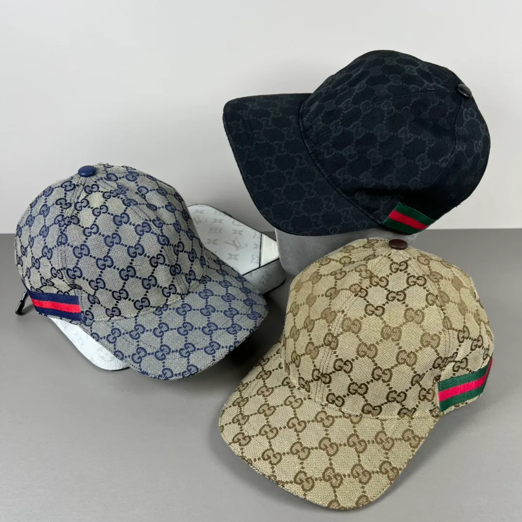 150💰Gucci (Gucci) new model original baseball cap, counter purchase quality 1:1 mold customization, genuine mold opening hardware, original canvas fabric + first-layer cowhide, original factory quality! The quality is great and the patch is adjustable. Accurate matching, perfect integration of details and craftsmanship!