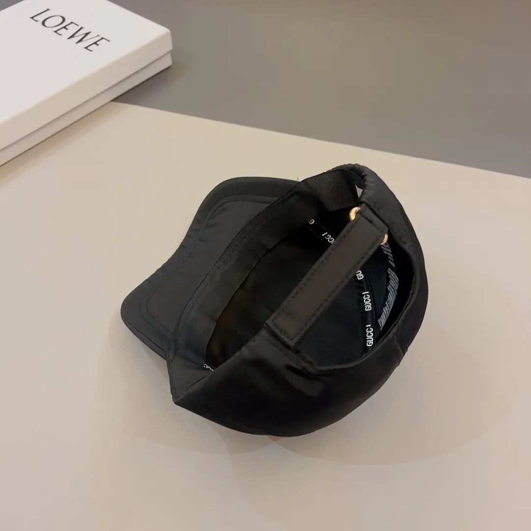 🉐60💰 🧢GUCCI Gucci 🧢 High-version baseball cap is a popular model, exquisitely matched, using high-end hat bottom, foreign order quality, must-have item, will sell if you upload pictures.
