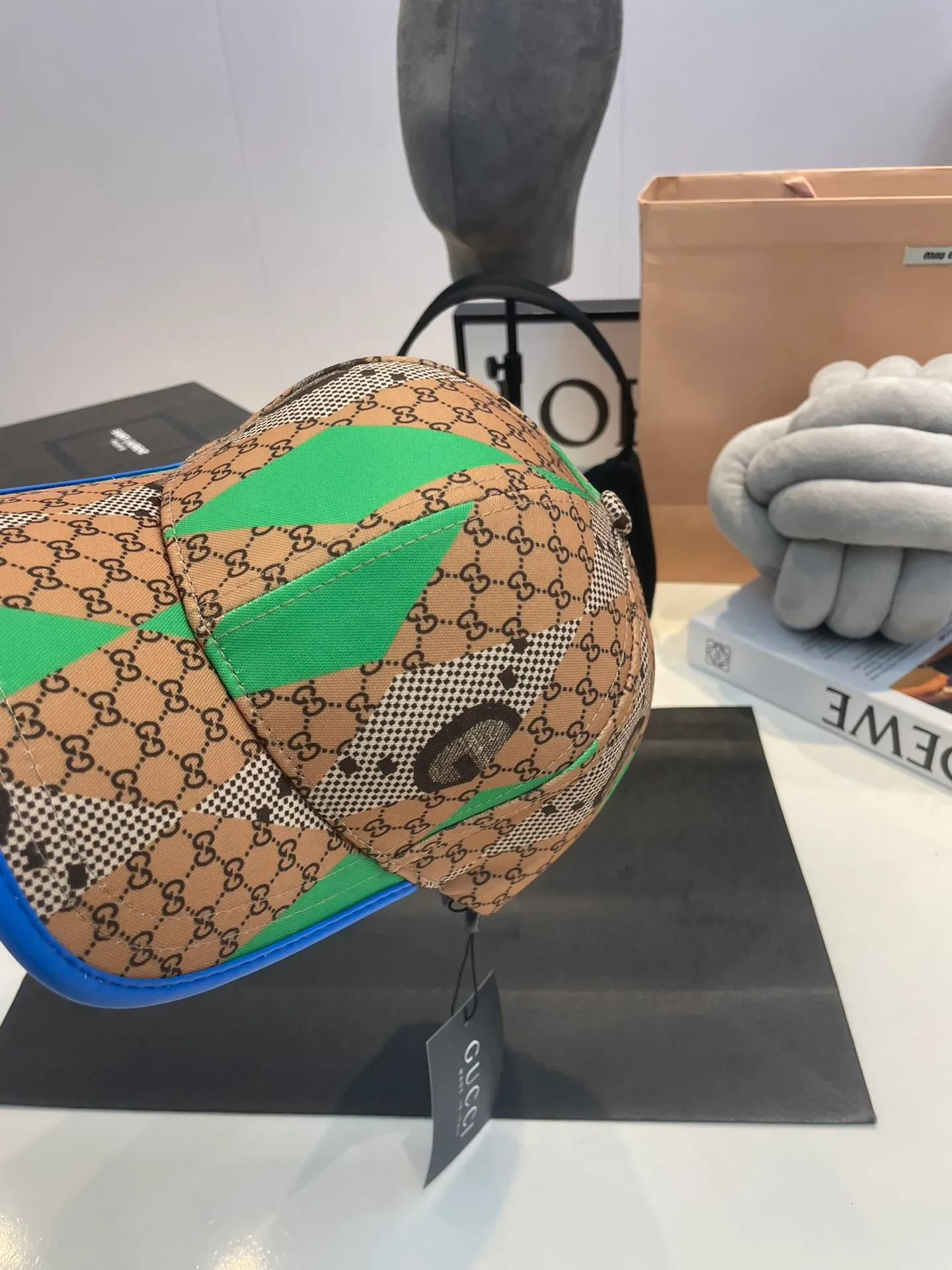 P60 Gucci Baseball Cap♥️GUCCI🧢New product from the official website, baseball cap, original quality, very popular 🔥🎩 The craftsmanship is very exquisite, high-end and classy! Low-key luxury, easy to carry! Running volume