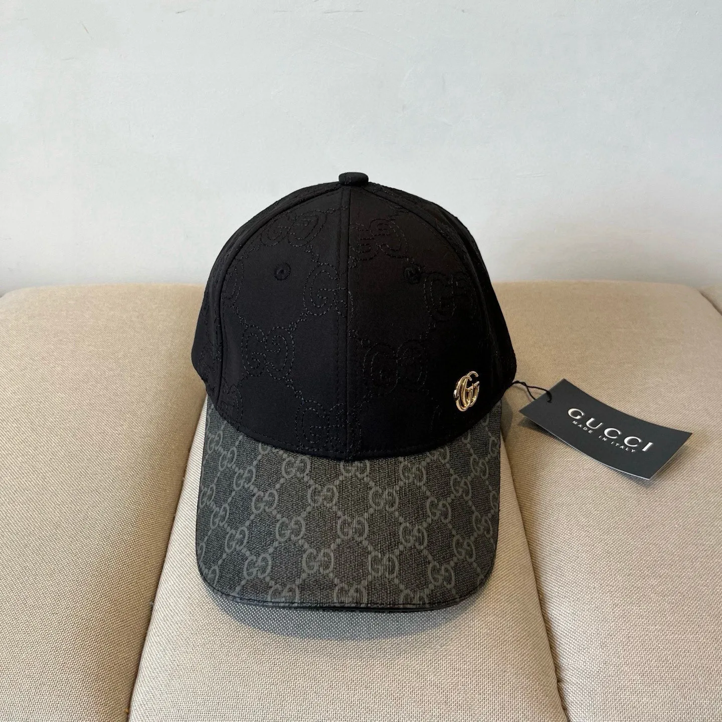 P60 Gucci Baseball Cap♥️GUCCI🧢New product from the official website, baseball cap, original quality, very popular 🔥🎩 The craftsmanship is very exquisite, high-end and classy! Low-key luxury, easy to carry! Running volume!