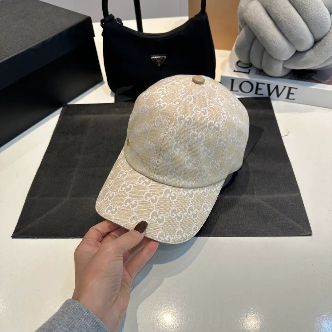 P60 Gucci Baseball Cap♥️GUCCI🧢New product from the official website, baseball cap, original quality, very popular 🔥🎩 The craftsmanship is very exquisite, high-end and classy! Low-key luxury, easy to carry! Running volume!