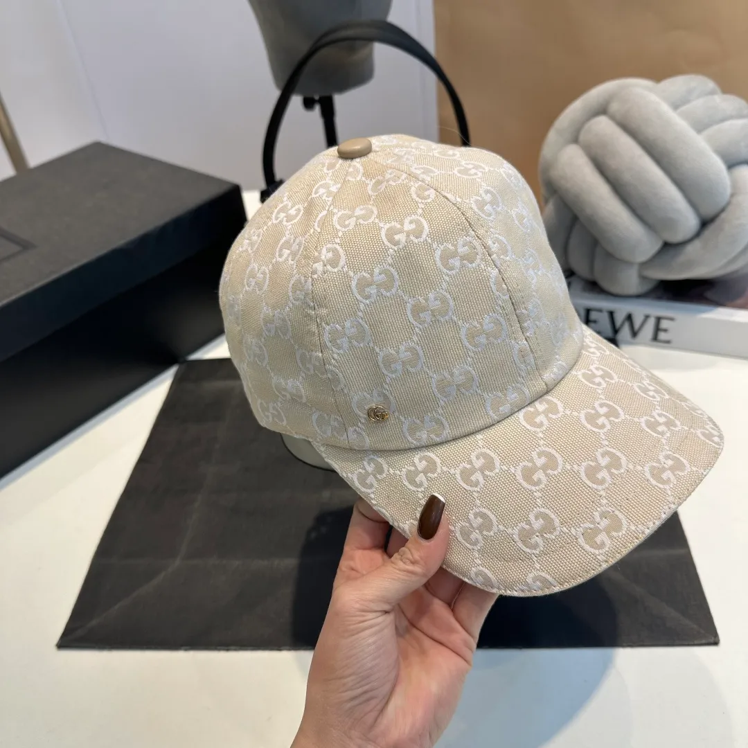 P60 Gucci Baseball Cap♥️GUCCI🧢New product from the official website, baseball cap, original quality, very popular 🔥🎩 The craftsmanship is very exquisite, high-end and classy! Low-key luxury, easy to carry! Running volume!