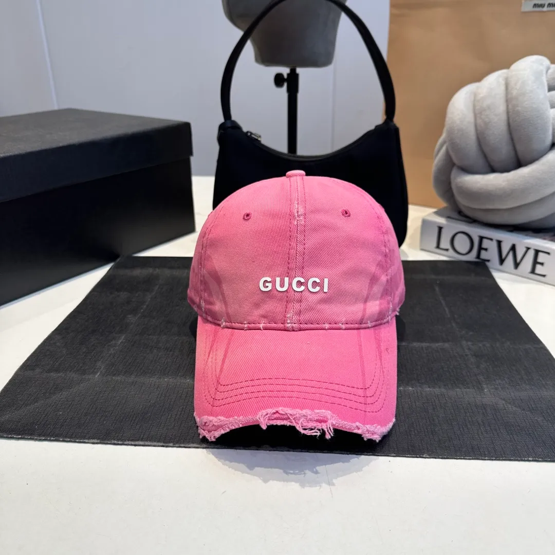 P60 GUCCI ripped baseball cap, the original quality is very popular, the craftsmanship is very exquisite, the atmosphere is high-end and classy! Low-key luxury, easy to carry! Running volume!
