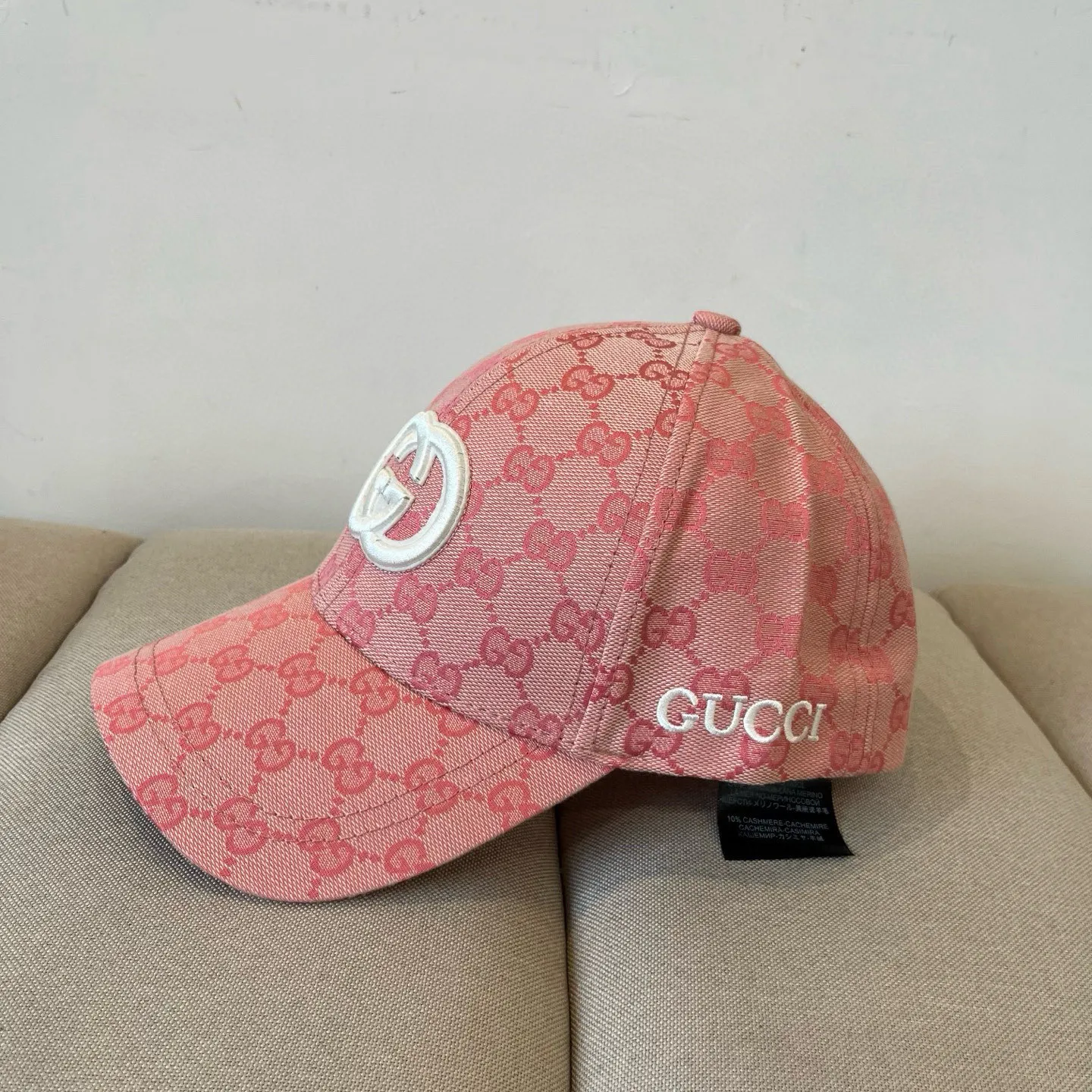 P60 Gucci Baseball Cap♥️GUCCI🧢New product from the official website, baseball cap, original quality, very popular 🔥🎩 The craftsmanship is very exquisite, high-end and classy! Low-key luxury, easy to carry! Running volume!