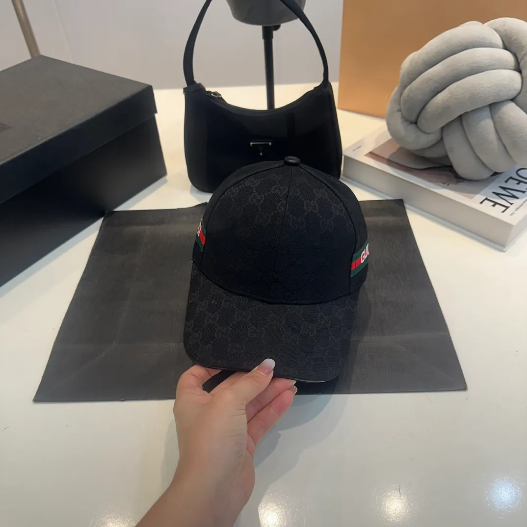 P54 GUCCI Gucci baseball cap👒 The workmanship is very exquisite, high-end and classy! Low-key luxury, easy to carry!
