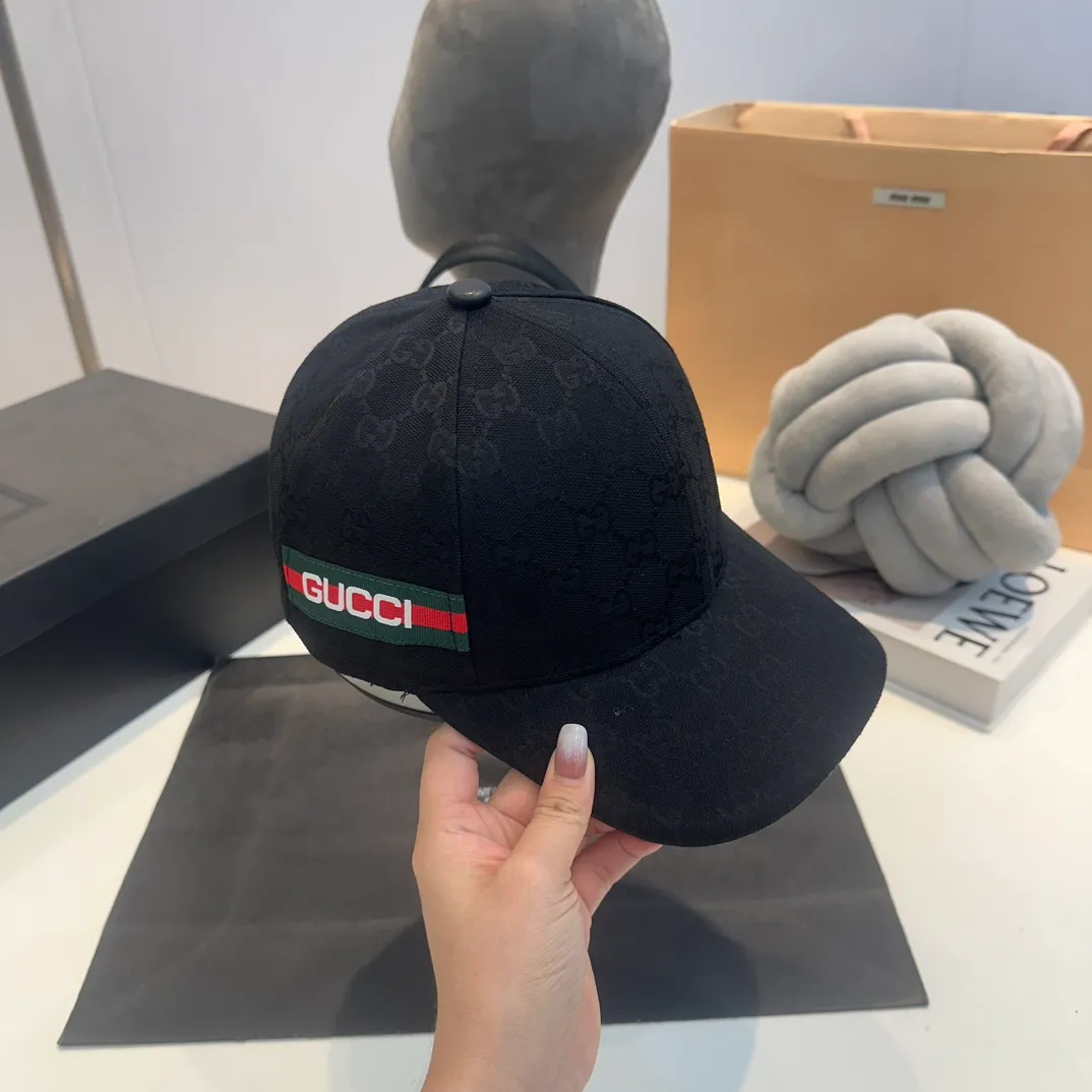 P54 GUCCI Gucci baseball cap👒 The workmanship is very exquisite, high-end and classy! Low-key luxury, easy to carry!