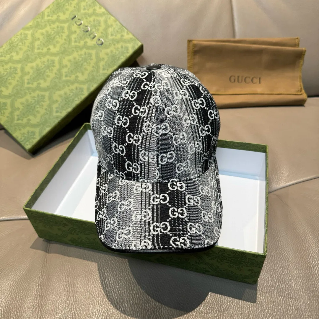 p90, Gucci (Gucci) new original baseball cap, gradient candy double G, 1:1 mold opening and customization at the counter! Original denim fabric + first-layer cowhide, light and breathable! Actual photo, suitable for men and women, basic head circumference 56cm, adjustable patch.