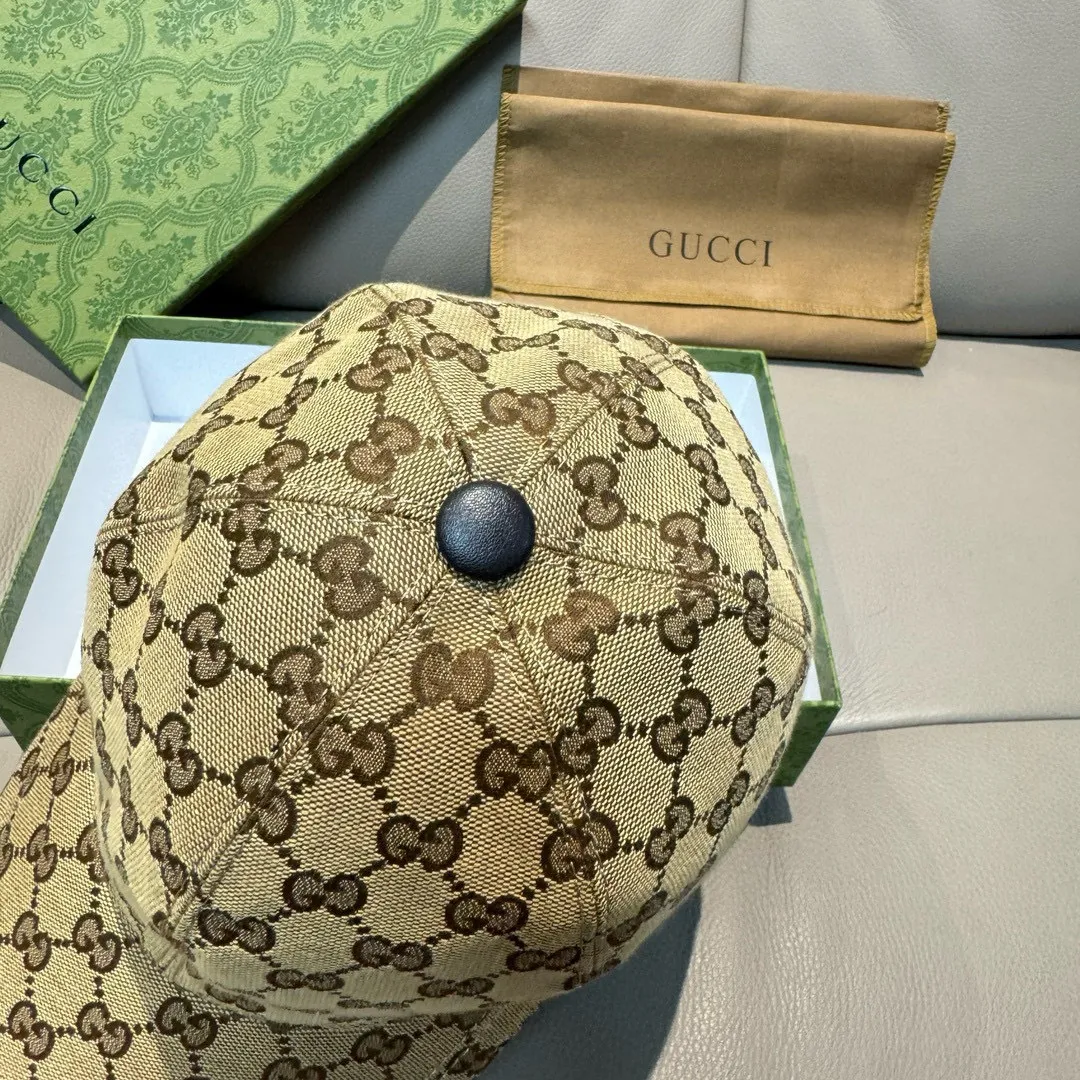 p90 ten thousand year classic model shipped!   , Gucci (Gucci) classic original baseball cap, bee webbing, 1:1 mold opening and customization at the counter, the highest version, original canvas + first-layer cowhide, pure cotton lining, light and breathable! Photographed in real life, suitable for men and women in all seasons, basic head circumference 56cm, adjustable patches.