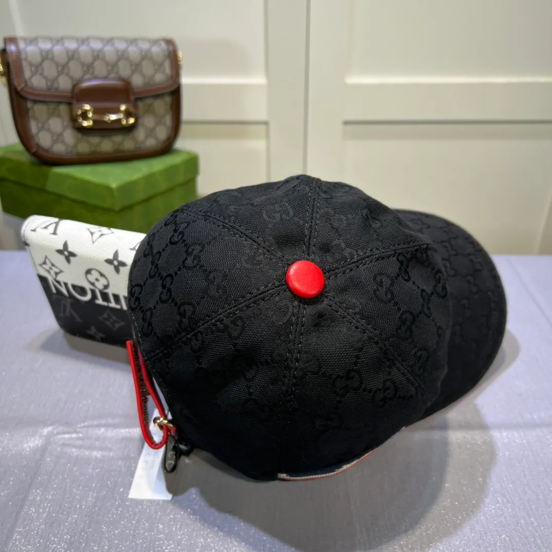 p90💰10,000-year-old classic model is shipped! Gucci (Gucci) classic original baseball cap 😍😍Customized at the 1:1 counter mold, the highest version, original canvas + first layer of cowhide, pure cotton lining, light and breathable! Photographed in real life, suitable for men and women in all seasons, basic head circumference 56cm, adjustable patches.