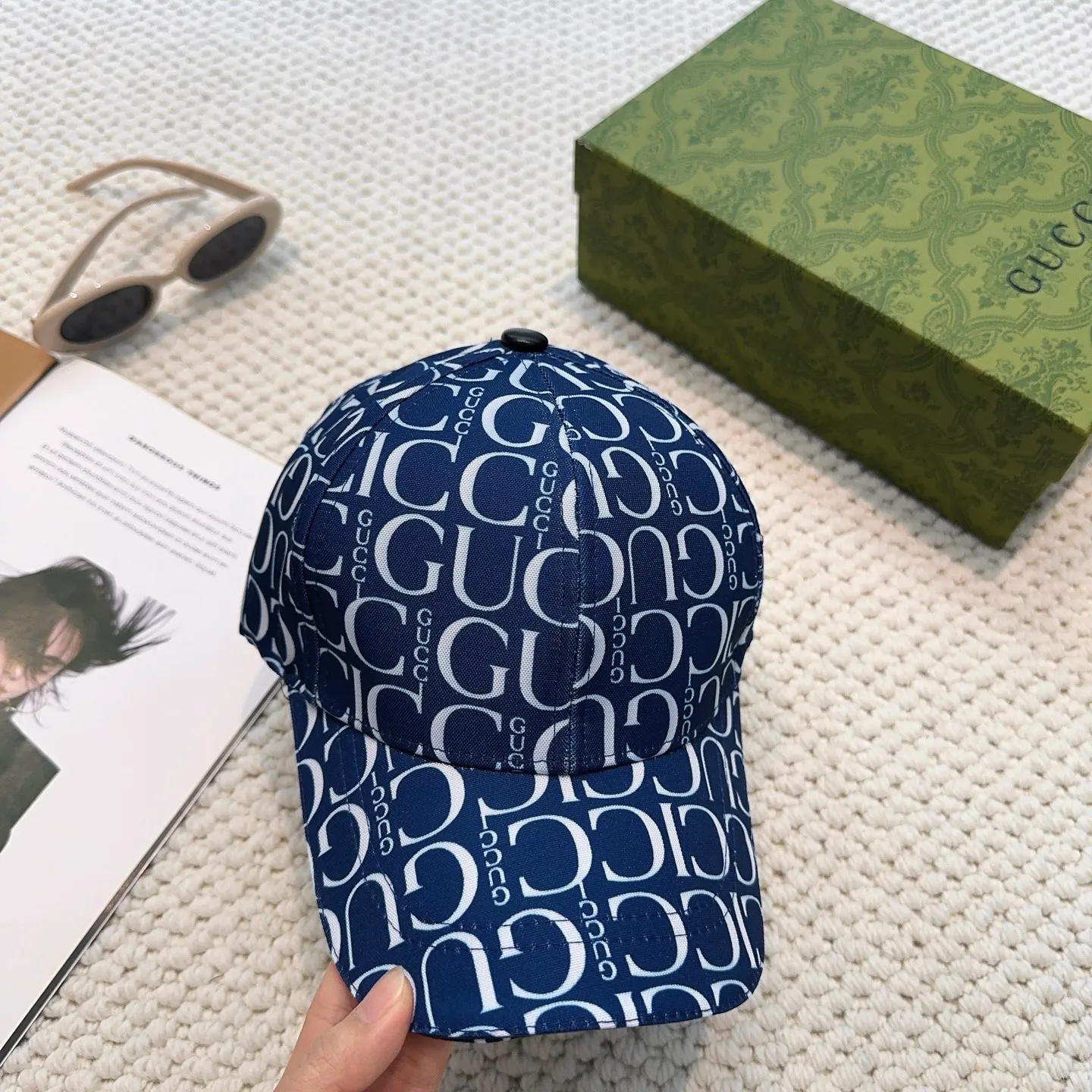 P56💰GUCCI baseball cap, new product from the official website, baseball cap, original quality, hot arrival 🔥🎩 The craftsmanship is very exquisite, high-end and classy! Low-key luxury, easy to carry! Running volume!